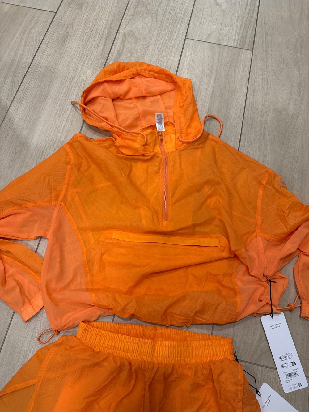 ALO Yoga Women’s Orange Athletic Set - Picture 3 of 6